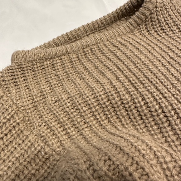 Sweater - Picture 4 of 4